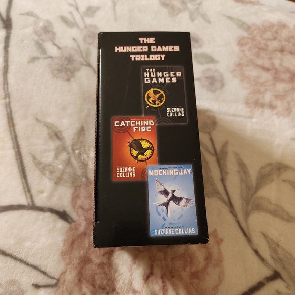 The Hunger Games Trilogy by Suzanne Collins (3 Book Set) Hardbacks - Picture 4 of 16